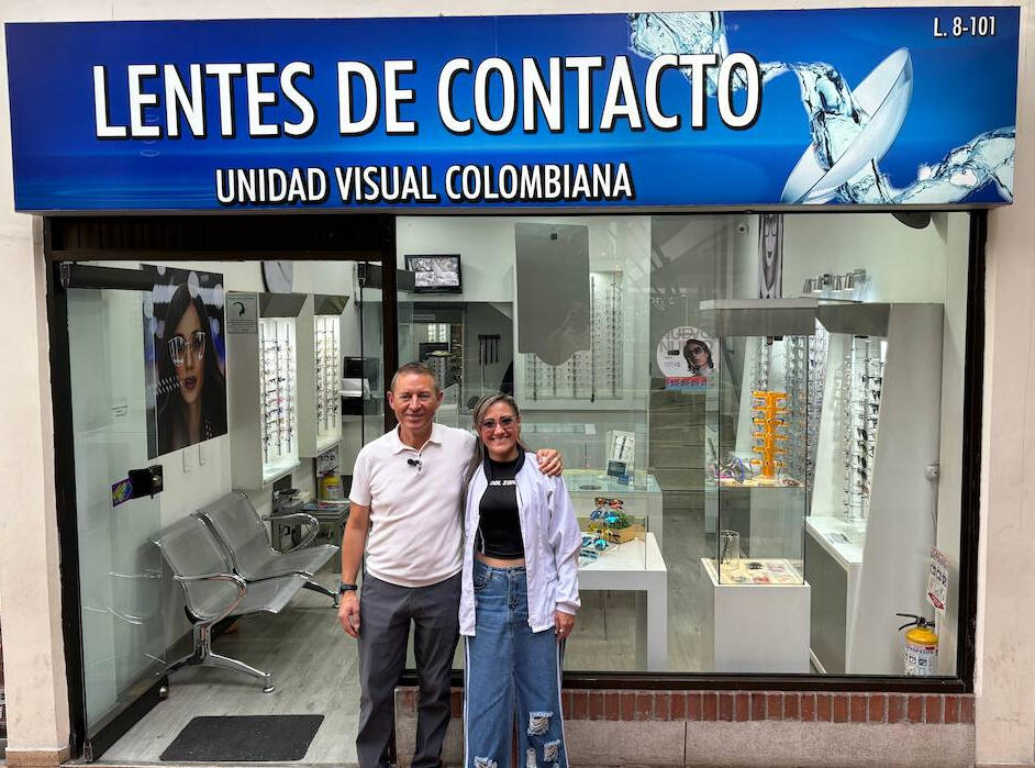 optica unidad visual suba mujer_con_gafas